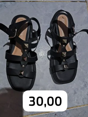 Bota, chinelo, plataforma 