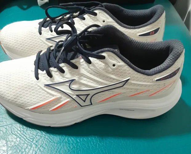 Tênis Mizuno novo