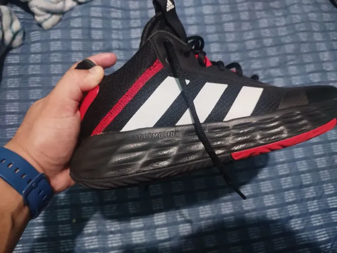 Tenis Adidas basquete/vôlei 