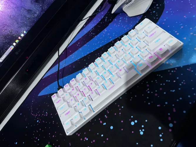Teclado gamer ANNE PRO 2 100% mecânico. 60% RGB