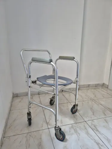 Cadeira de Banho em bom estado de uso!
