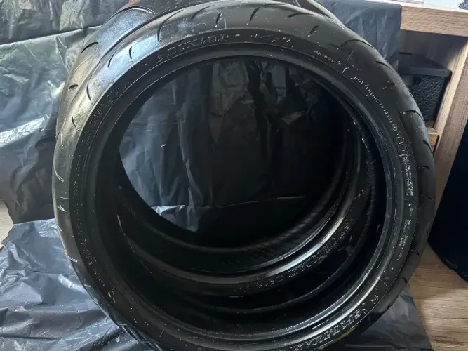 Par Pneus Dunlop Sportmax D214-120/70 + 190/50 ZR 17.