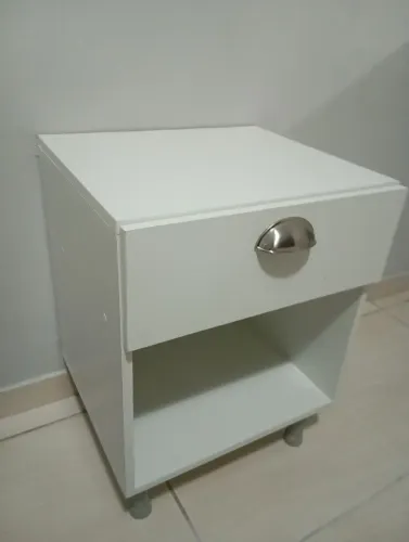 Linda mesa de cabeceira