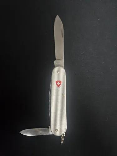 Victorinox Cadet Ribbed Alox com lamina pequena