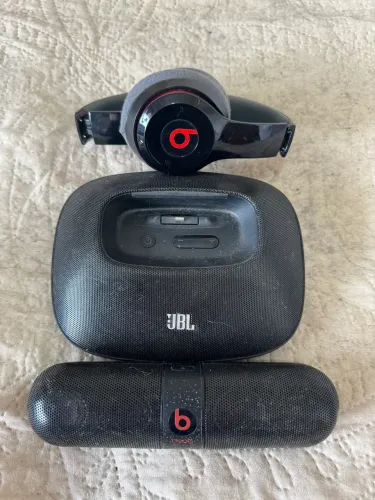 Headfone beats e caixa jbl