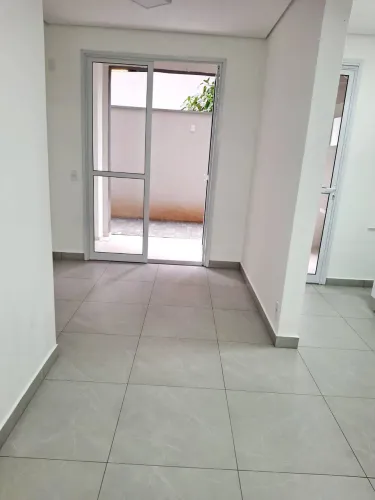 Apartamento com quintal e 2 quartos para locação- R$3.700 pacote