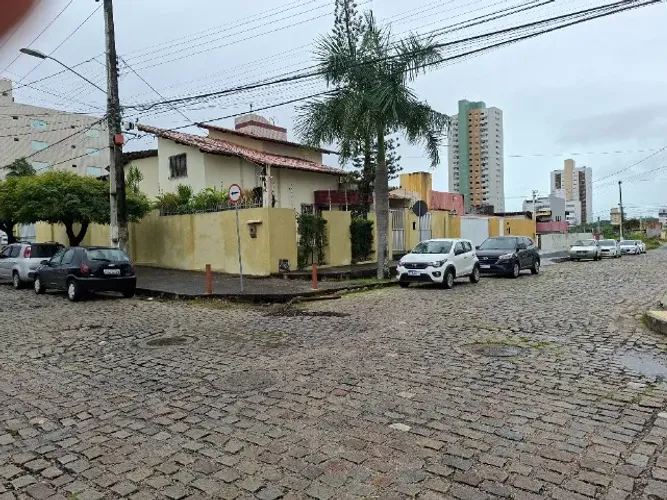 alugo casa de2 pisos, 4 quartos, proximo ao TRT Lagoa Nova
