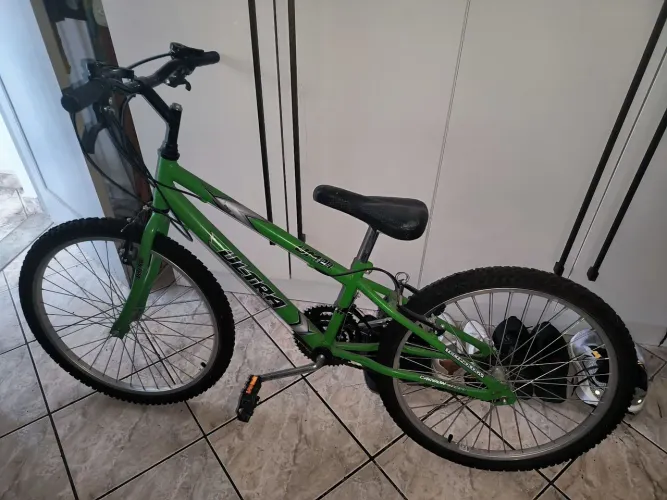 Bicicleta aro 24 rebaixada 18 marchas aço carbono. 