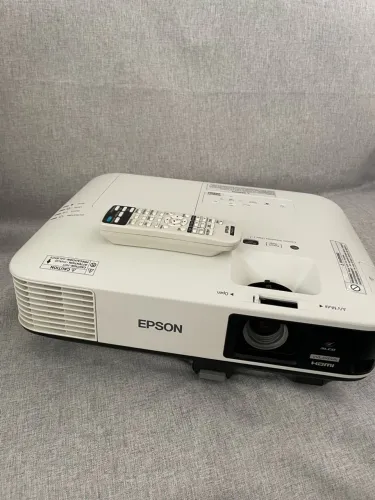 Projetor Epson 5000 lumes full HD powerlite 2250u