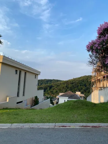 À procura do terreno perfeito para construir a casa dos seus sonhos?