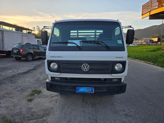 VW modelo 8.160 ano 2013 equipado com carroceria de madeira de 6.30