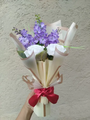 Buquês de flores artificiais a partir de 40,00