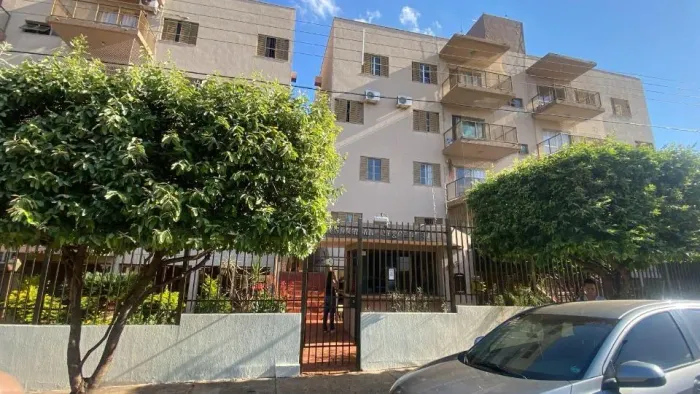 Apartamento com 03 quartos