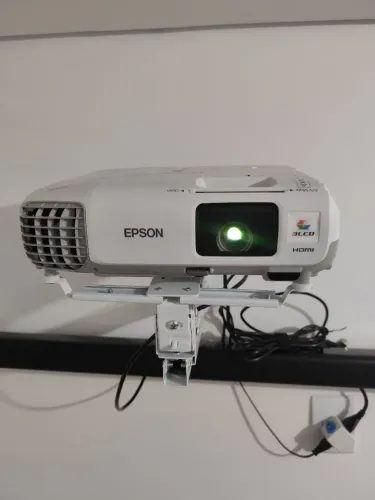 Epson lcd projetor h568a