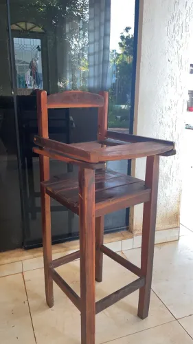 Cadeira infantil restaurante