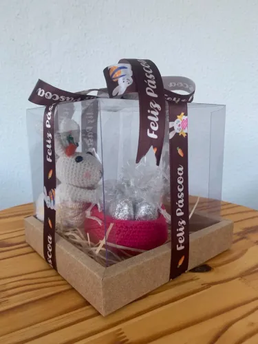Páscoa chegando - Linda coelhinha ou coelhinho em amigurumi crochê com cesto para bombons 
