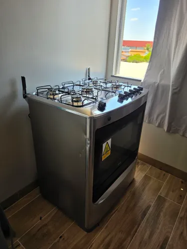 Fogão de Piso Consul 5 Bocas Inox, modelo CFS5NAR - POUCO TEMPO DE USO E POUCAS AVARIAS
