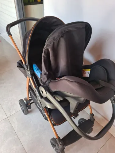 Vendo carinho de bebê e bebê conforto