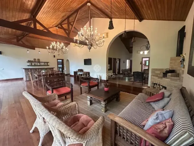 Casa com 4 suítes para alugar, 243 m² por R$ 10.000/mês - Serra - Teresópolis/RJ