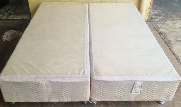 Base de cama Box casal tamanho Queen bi-partida valor $250 reais 