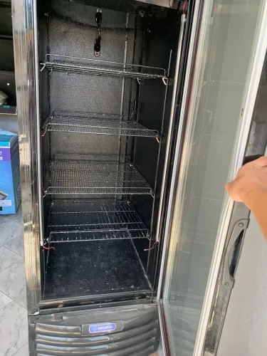Refrigerador expositor vertical