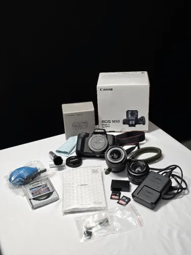 Câmera Canon EOS M50 Estado de Nova - 2x Lentes, Bateria Reserva, Cartão de Memória etc...