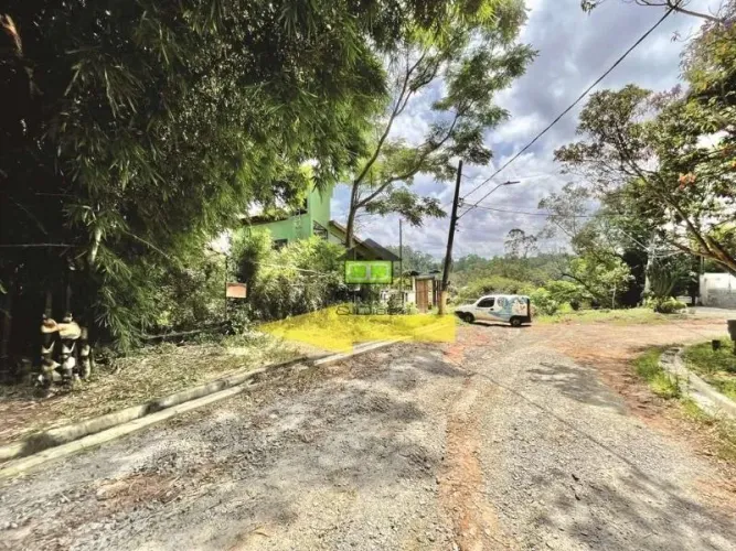 Bolsão FECHADO no Miolo da Granja Viana! (Em frente ao Clube Pitangueiras e Parque Tereza