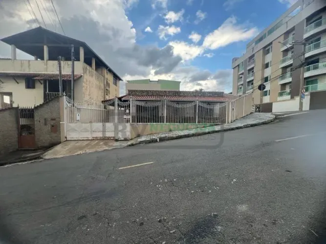 RV-MAR5446 CASA A VENDA 3 QUARTOS PROXIMO A UFJF EM SAO PEDRO