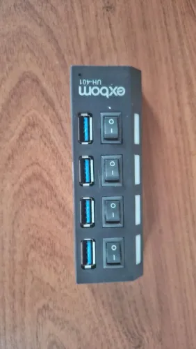 Hub USB tipo A, exbom uh-401, 4 portas com Interruptores.