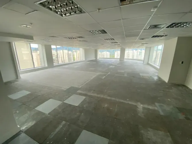 Península Corporate - Sala Comercial Corporativa - 590m2 -  12 vagas - Ônibus para o metrô