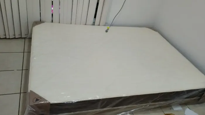 CAMA DE CASAL ORTOPÉDICA E MUITO CONFORTÁVEL! VENDA URGENTE!