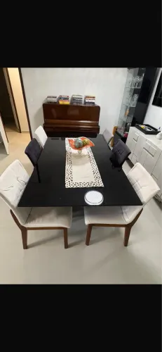 Mesa de jantar com 6 cadeiras 
