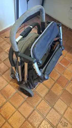 Carrinho de passeio infantil