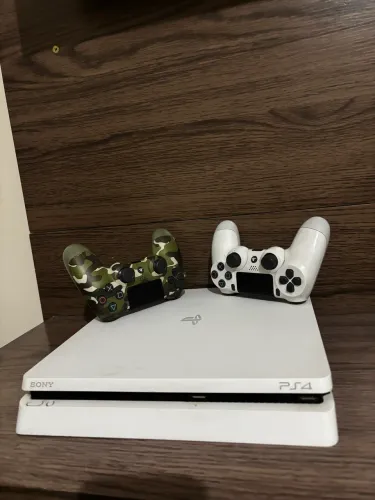 PlayStation 4 slim desbloqueado