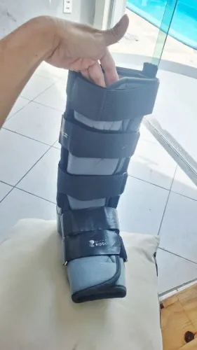 Bota ortopédica pouco usada