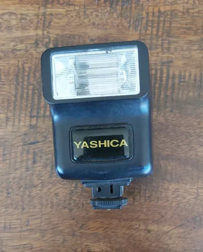 Flash para câmera Yashica 