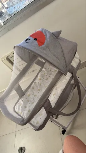 Vendo berço portátil com cortinado bem conservado 
