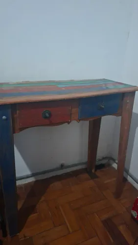 Escrivaninha para doação