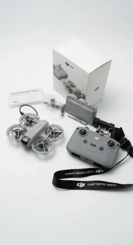 Drone DJI Neo com pacote fly more