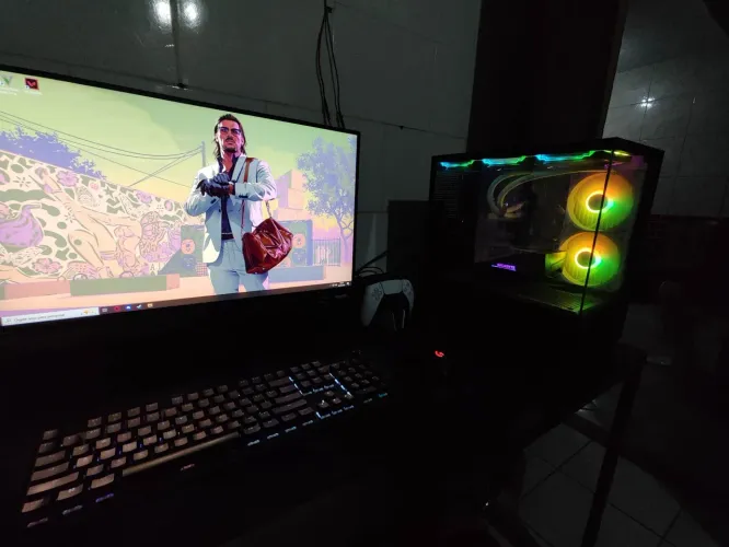 PC GAMER - RX 7600 - R5 5600 - 16GB