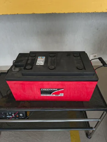Bateria Estacionaria Freedom 240ah Quase Nova