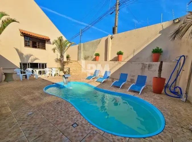 Casa com 04 Quartos e Piscina em Itapema para Temporada!
