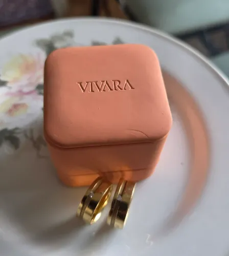 Aliança VIVARA Valentines em Ouro Amarelo 18k e Diamante 0,045ct, 8mm