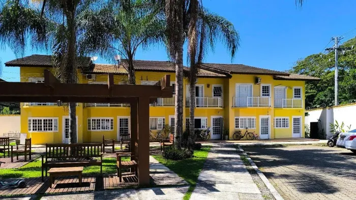 Casa de condomínio para venda tem 121 metros quadrados com 2 quartos