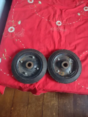Rodas maciças de borracha