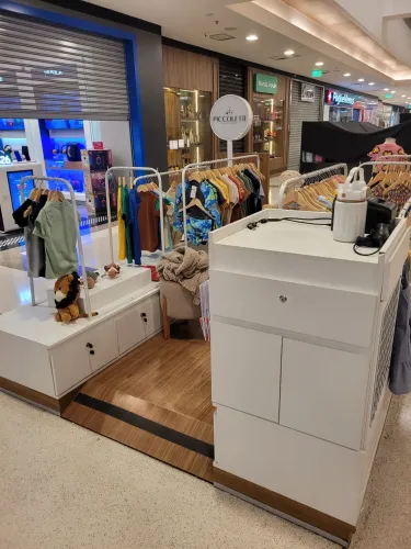 VENDO QUIOSQUE PARA ROUPA, PODE SER INFANTIL,ROUPA ADULTO OU MODA FITNESS