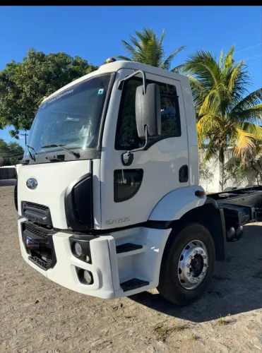 Caminhão Ford Cargo 2422 ( Mot Cummins 6 cilindros ) 