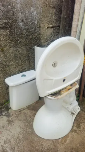 Bacia sanitária + Caixa acoplada + Lavatório + ?Coluna para lavatório