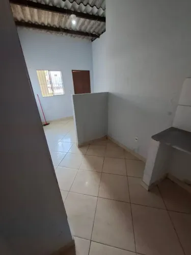Kitnet/ Studio com 1 Quarto(s) e 1 banheiro(s) para Alugar, 25 m² por R$ 727 / Mês