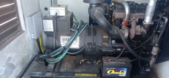 Gerador trifásico 81 Kva